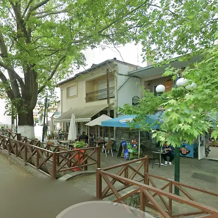 Square House Apartment *